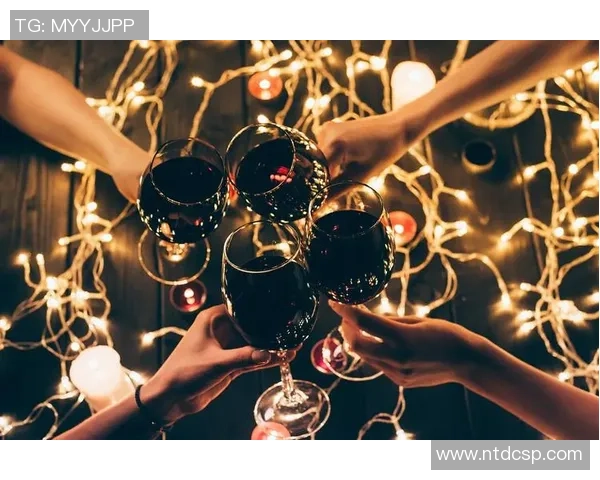 足球明星举酒杯庆祝胜利瞬间展现团结与激情的完美时刻