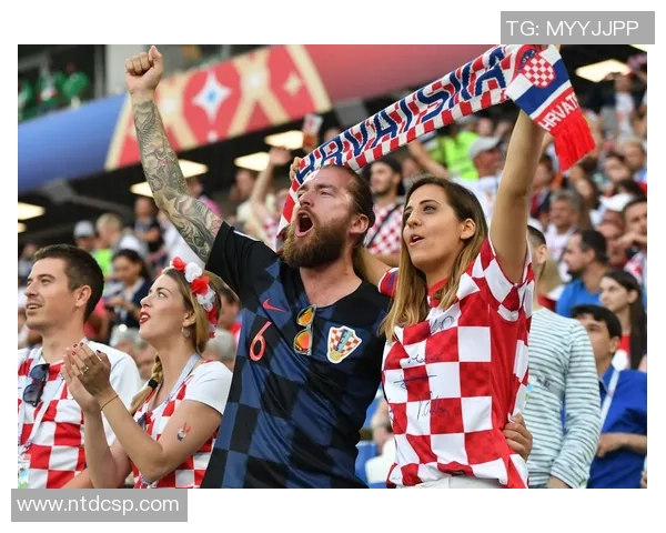 当足球明星突然出现时球迷们的狂欢与惊喜瞬间点燃全场热情